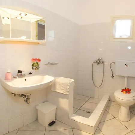 מלון דירות Nostos 4*